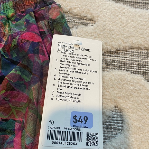 Lululemon New Size 10 LR Hotty Hot shorts. Check out all my Lulu! - Picture 2 of 2